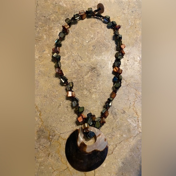 Jewelry - Shell beaded disc necklace.